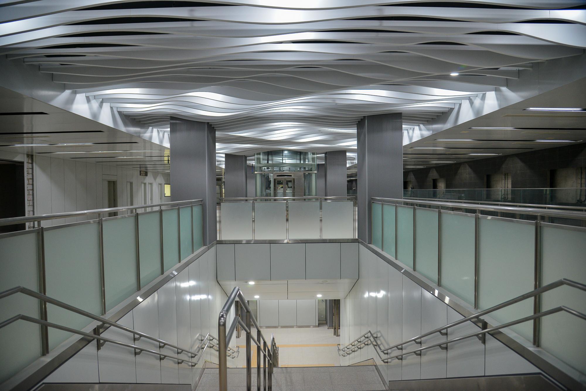 Bên trong nhà ga ngầm Ba Son của tuyến Metro TP.HCM sắp hoàn thành: Kiến trúc độc đáo và hiện đại - Ảnh 9.