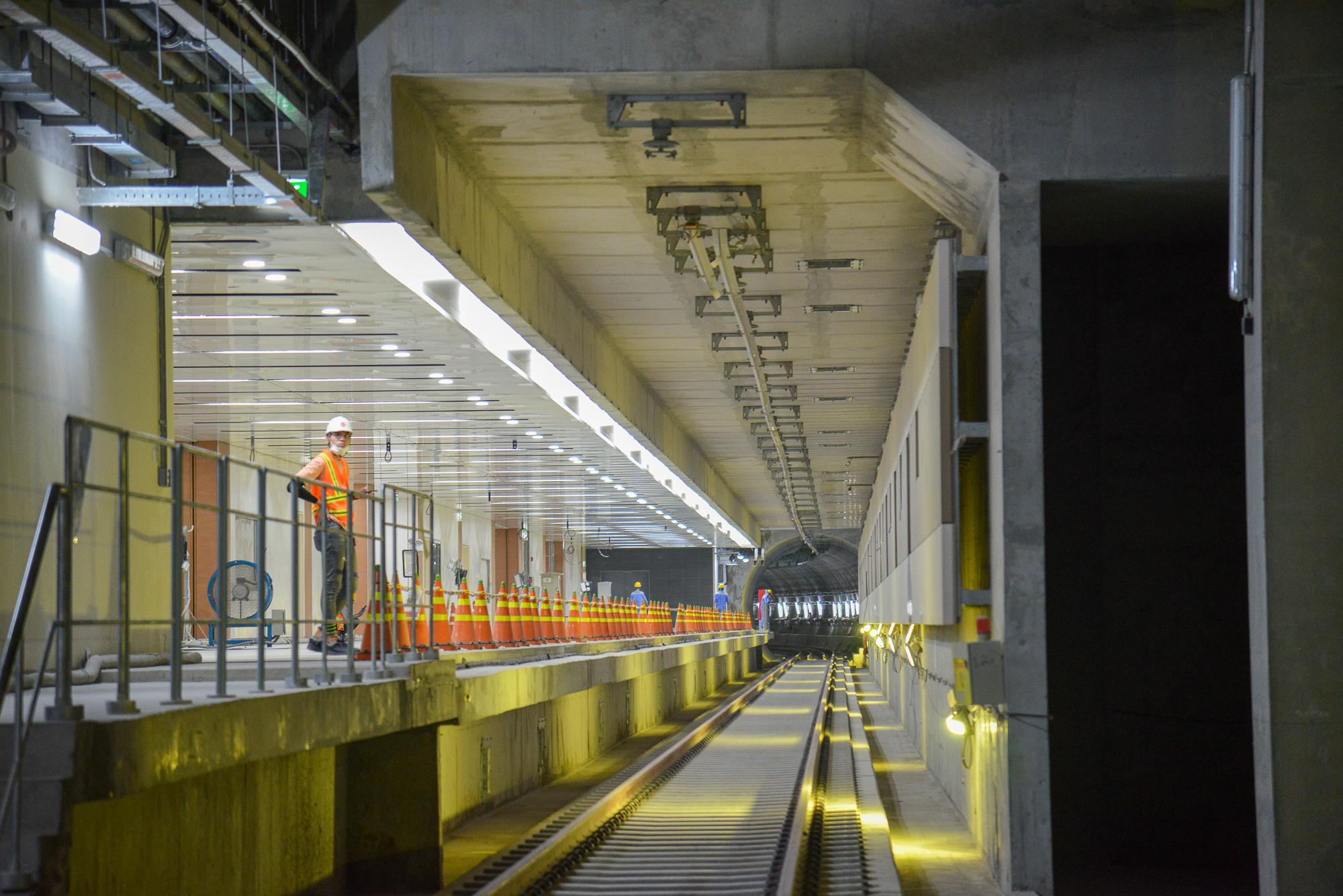 Bên trong nhà ga ngầm Ba Son của tuyến Metro TP.HCM sắp hoàn thành: Kiến trúc độc đáo và hiện đại - Ảnh 5.
