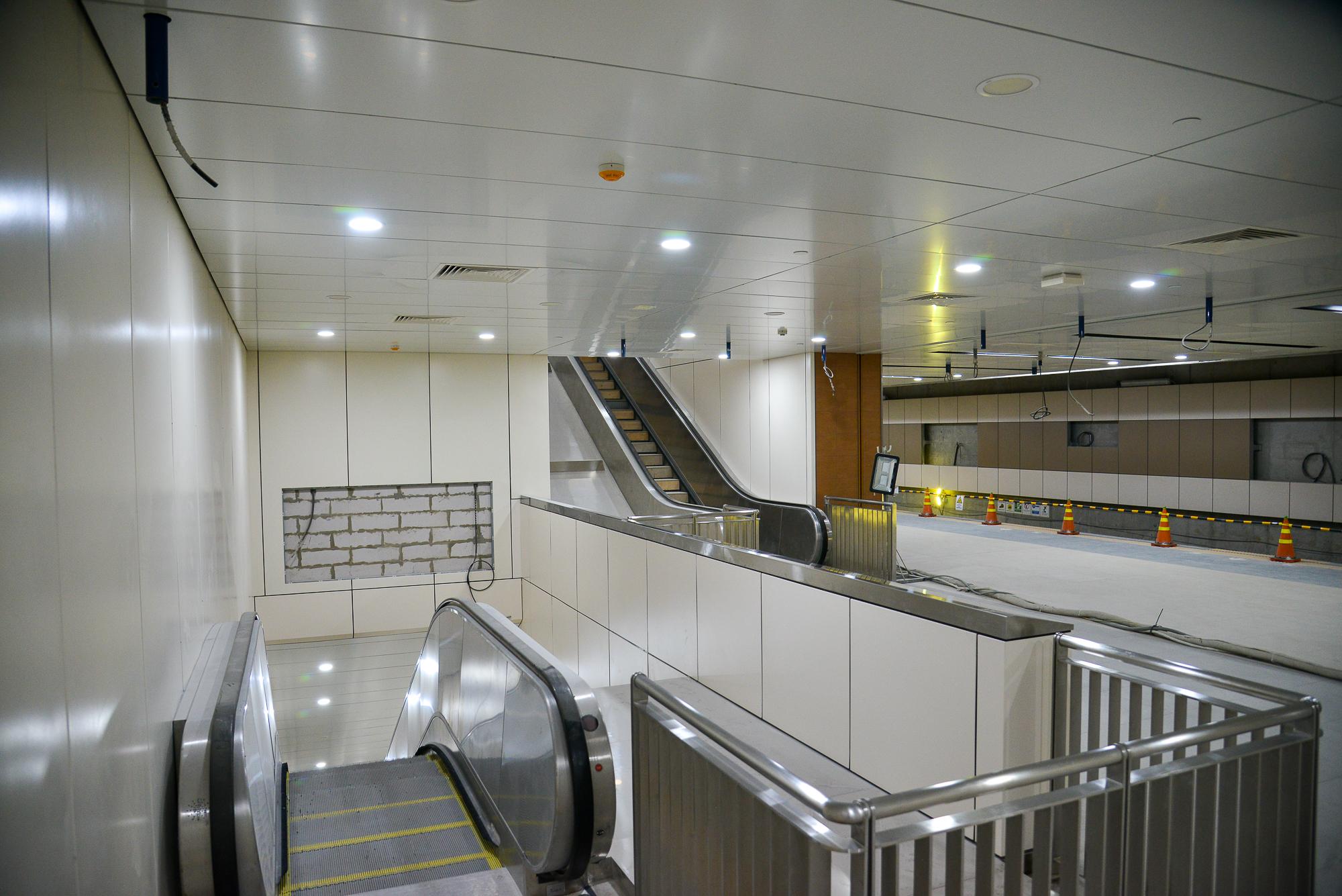 Bên trong nhà ga ngầm Ba Son của tuyến Metro TP.HCM sắp hoàn thành: Kiến trúc độc đáo và hiện đại - Ảnh 3.